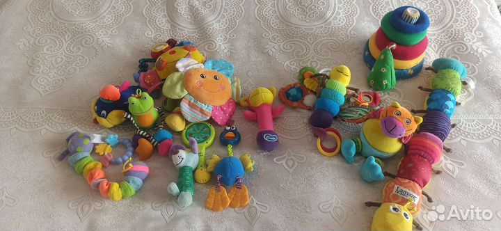 Развивающие игрушки для малышей пакетом