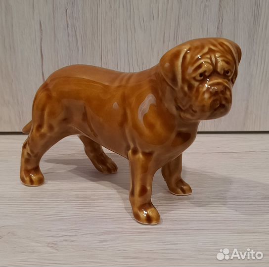 Фарфоровая статуэтка Собаки