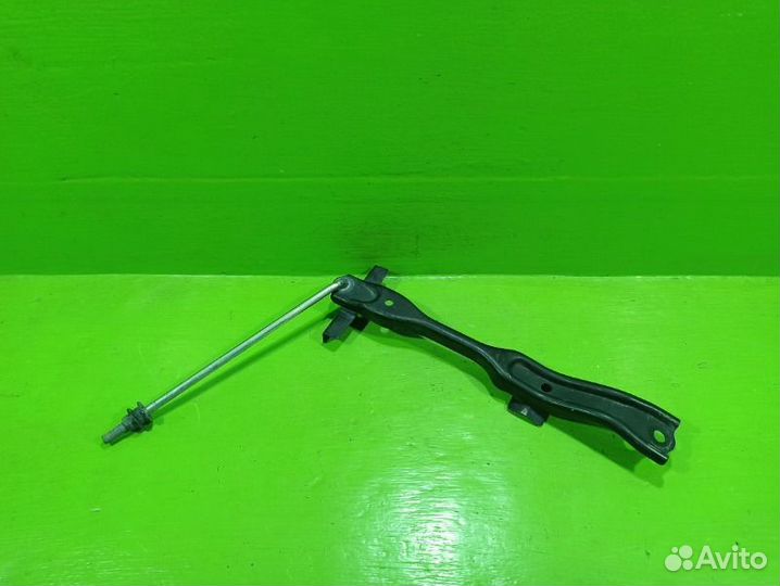 Крепление аккумулятора Toyota Land Cruiser 200 1VD