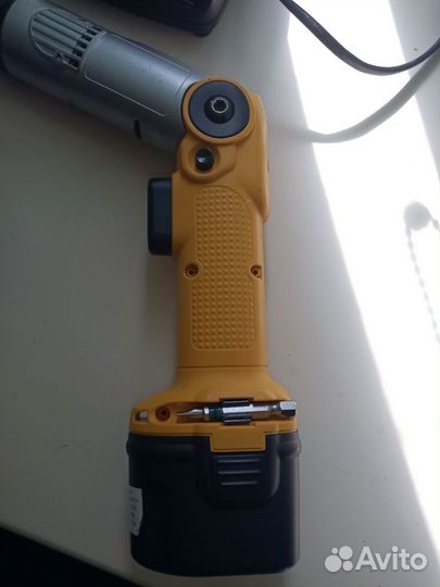 Шуруповерт DeWalt