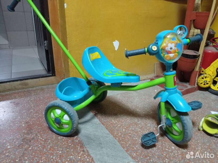 Трехколесный велосипед с ручкой