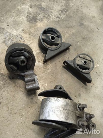 Подушки двигателя Вольво С40 В40