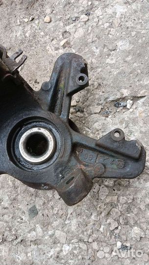 Кулак поворотный левый skoda фабия