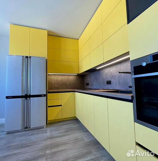 Угловой кухонный гарнитур современный