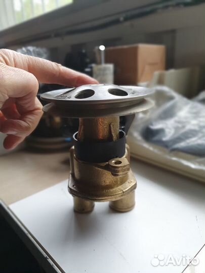 Помпа забора воды volvo-penta