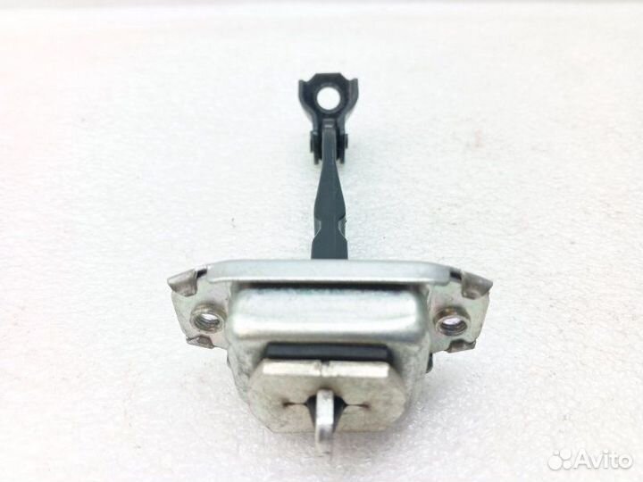 Ограничитель двери передний левый Nissan Qashqai