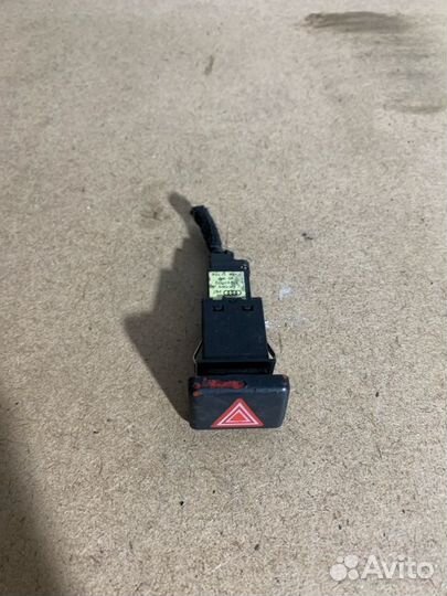 Кнопка аварийной сигнализации Audi A4 B7 BFB 1.8L