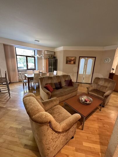 4-к. квартира, 105,8 м², 1/3 эт.