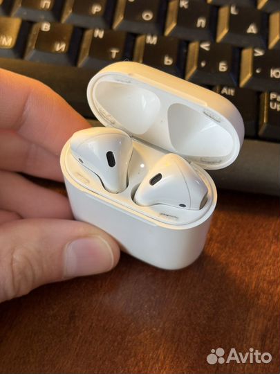 Наушники Apple AirPods