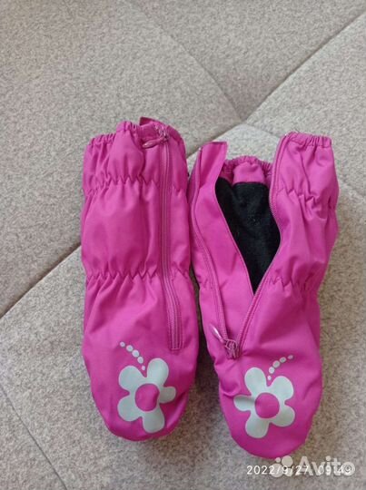 Шапка, шлем и варежки