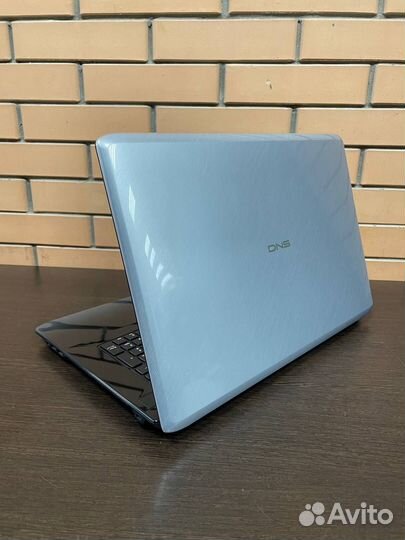 Большой ноутбук DNS/SSD/i5/2видеокарты-2Гб