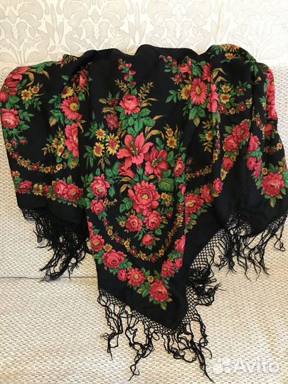 Павлопасадский платок-шаль