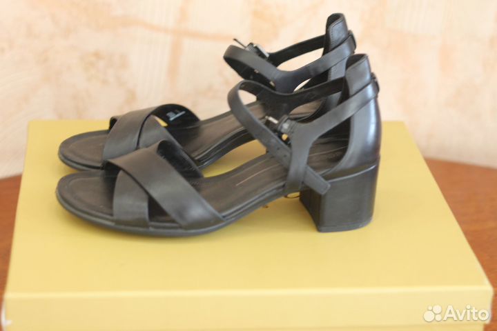 Босоножки женские