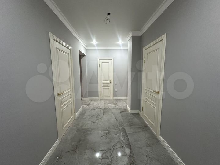3-к. квартира, 90 м², 1/10 эт.