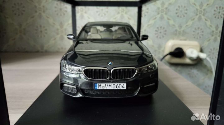 Модель BMW 5er G30 1/18 Kyosho