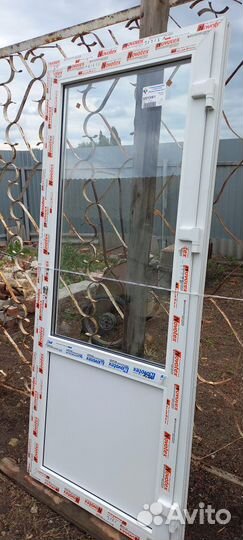 Дверь пластиковая входная