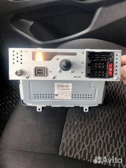 Штатная магнитола на Весту
