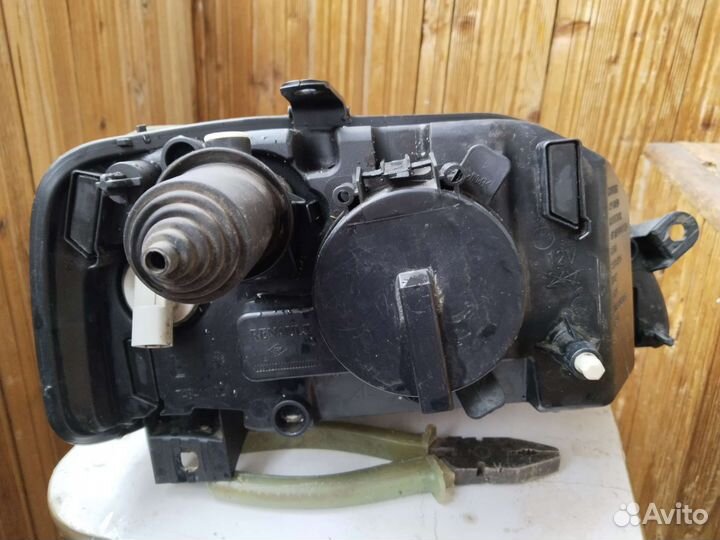 Фара рено-логан