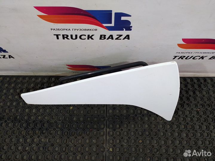 Спойлер кабины верхний левый