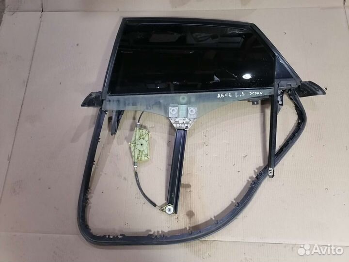 Рамка задней левой двери со стеклом и стеклоподьем