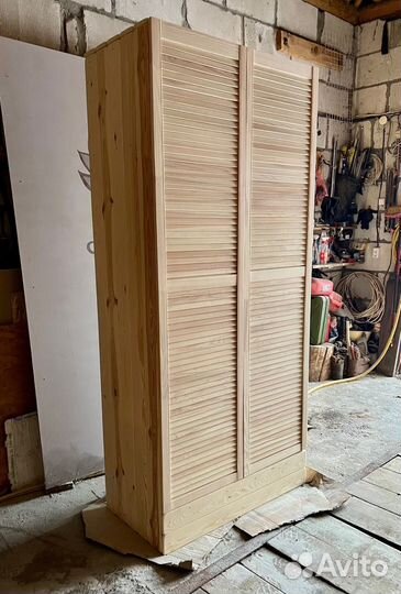 Шкаф деревянный