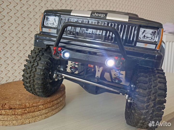 Радиоуправляемая модель Axial scx10
