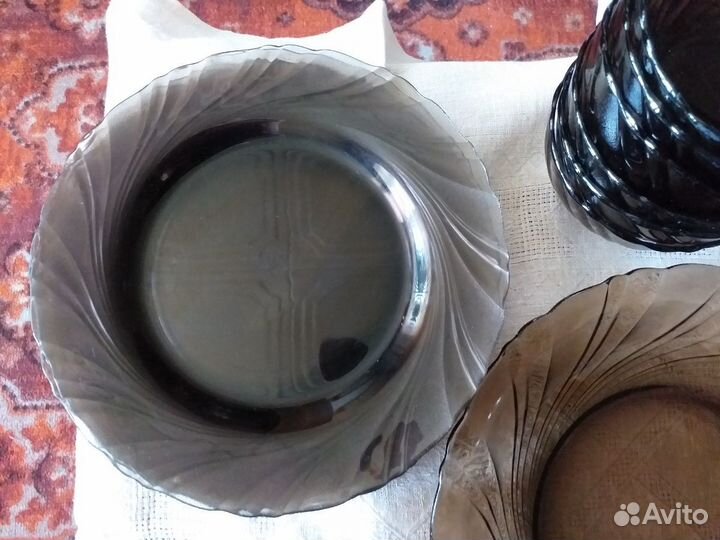 Набор черной стекляной посуды