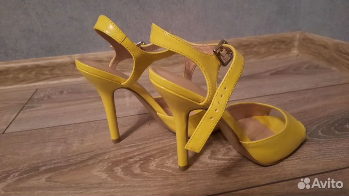 Летняя женская обувь 37