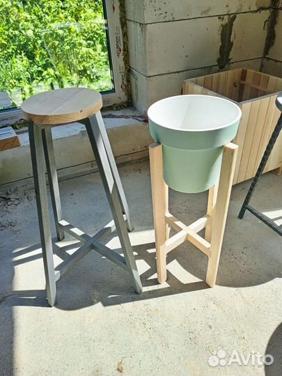 Подставка для цветов деревянная