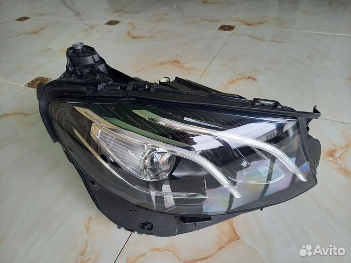 Фара правая mercedes 213