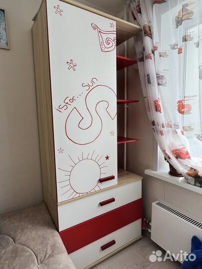 Вместительный детский шкаф