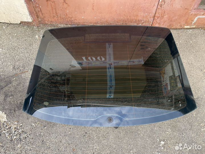Стекло заднее