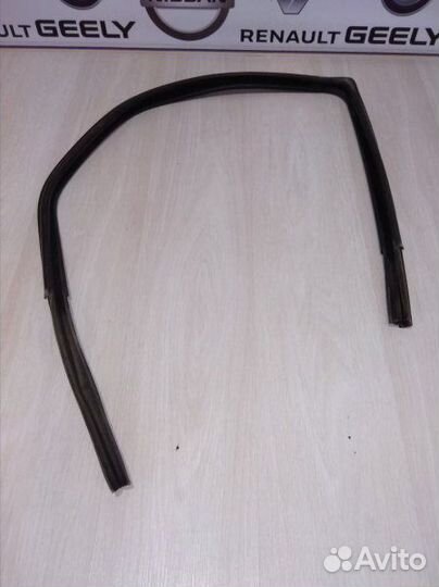 Уплотнитель зад проема стекла двери Renault logan