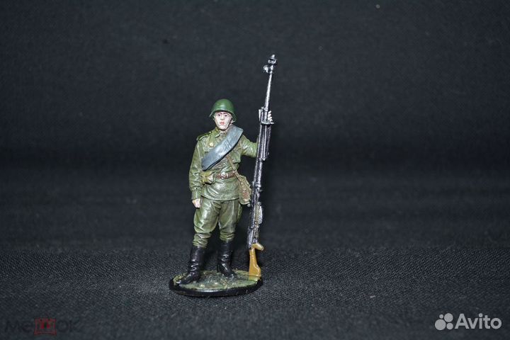 Оловянный солдатик 54 мм. Солдат-наводчик с против