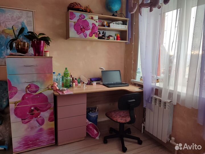 Шкаф, стол школьника, комод и полка настенная