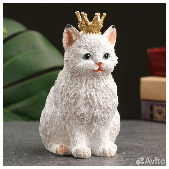 Фигурка «Белый кот с короной»