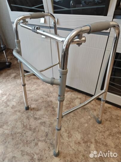 Ходунки для взрослых шагающие