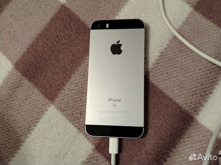 iPhone SE, 16 ГБ