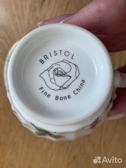 Фарфоровый чайный сервиз: чашка с блюдцем