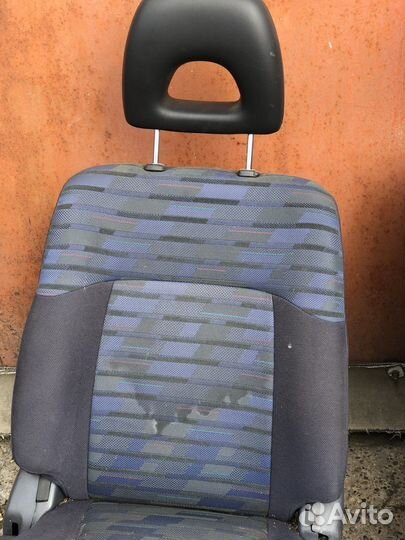 Передние сидения toyota rav4 xa10