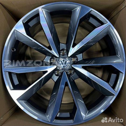 Литые диски в стиле Audi R21 5x112 ave. Примерка