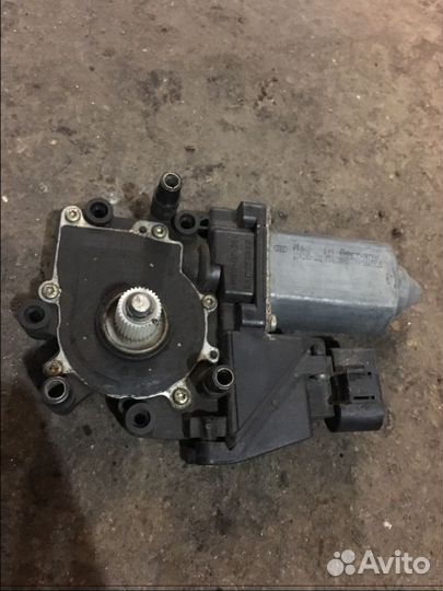 Моторчик стеклоподъемника Ауди а6 с5
