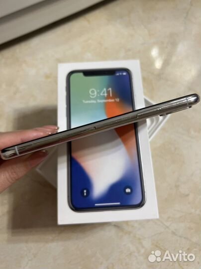 Телефон iPhone 10 в идеале 64 гига