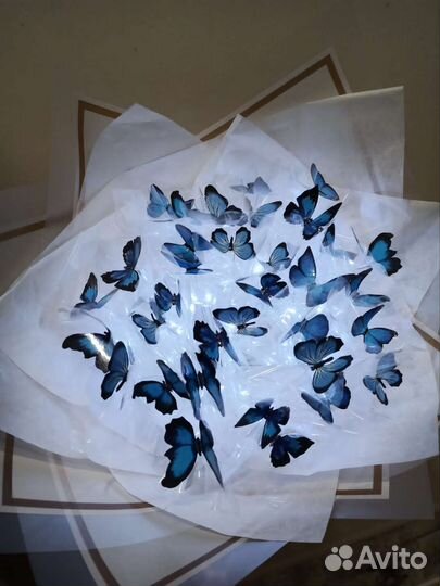 Светящийся букет из 55 бабочек