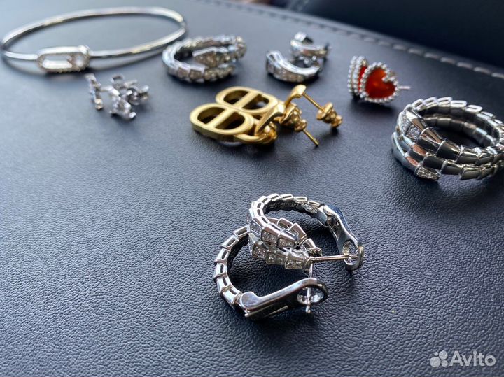 Браслет Cartier Gucci Tiffany & Co VCA Bulgari