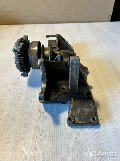 Кронштейн генератора Volkswagen Passat B5