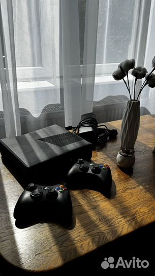 Xbox 360 slim freeboot прошитый + 27 игр