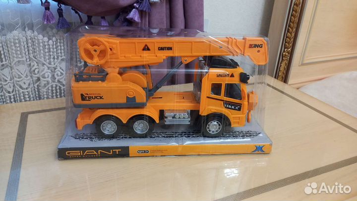 Подъемный кран игрушка