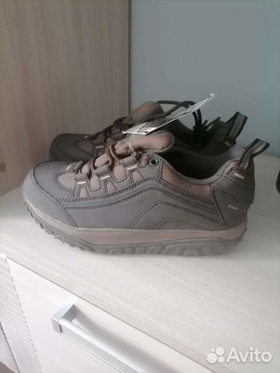 Кроссовки новые