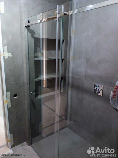 Стеклянные душевые перегородки